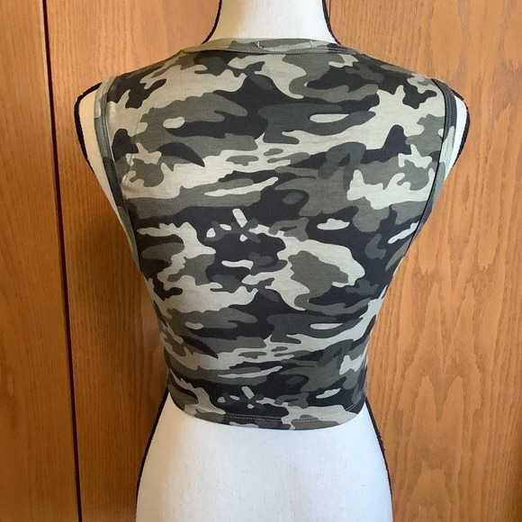 Lovers +Friends Camo Print Crop Top Sz-XS - Picture 2 of 5